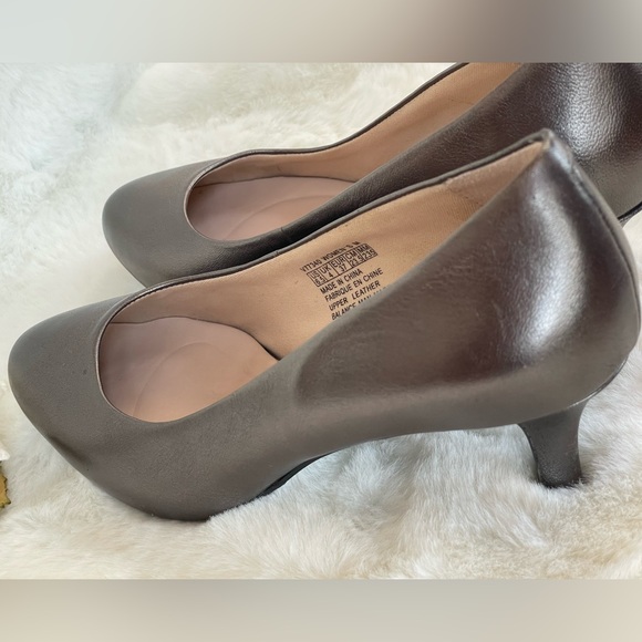 Like New ROCKPORT ADIPRENE By ADIDAS LEATHER HEELS SILVER HUE (PEWTER) SZ 6.5 - Picture 10 of 11